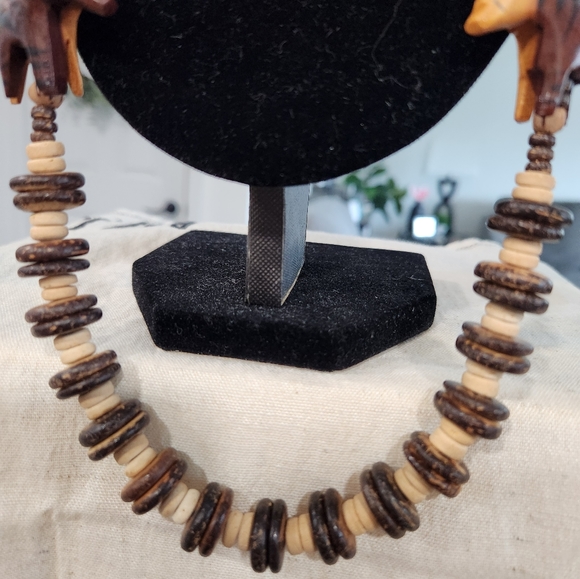 African Necklace Hand Carved Wooden Safari Animal Beaded Claspless Necklace. EUC - Picture 5 of 12